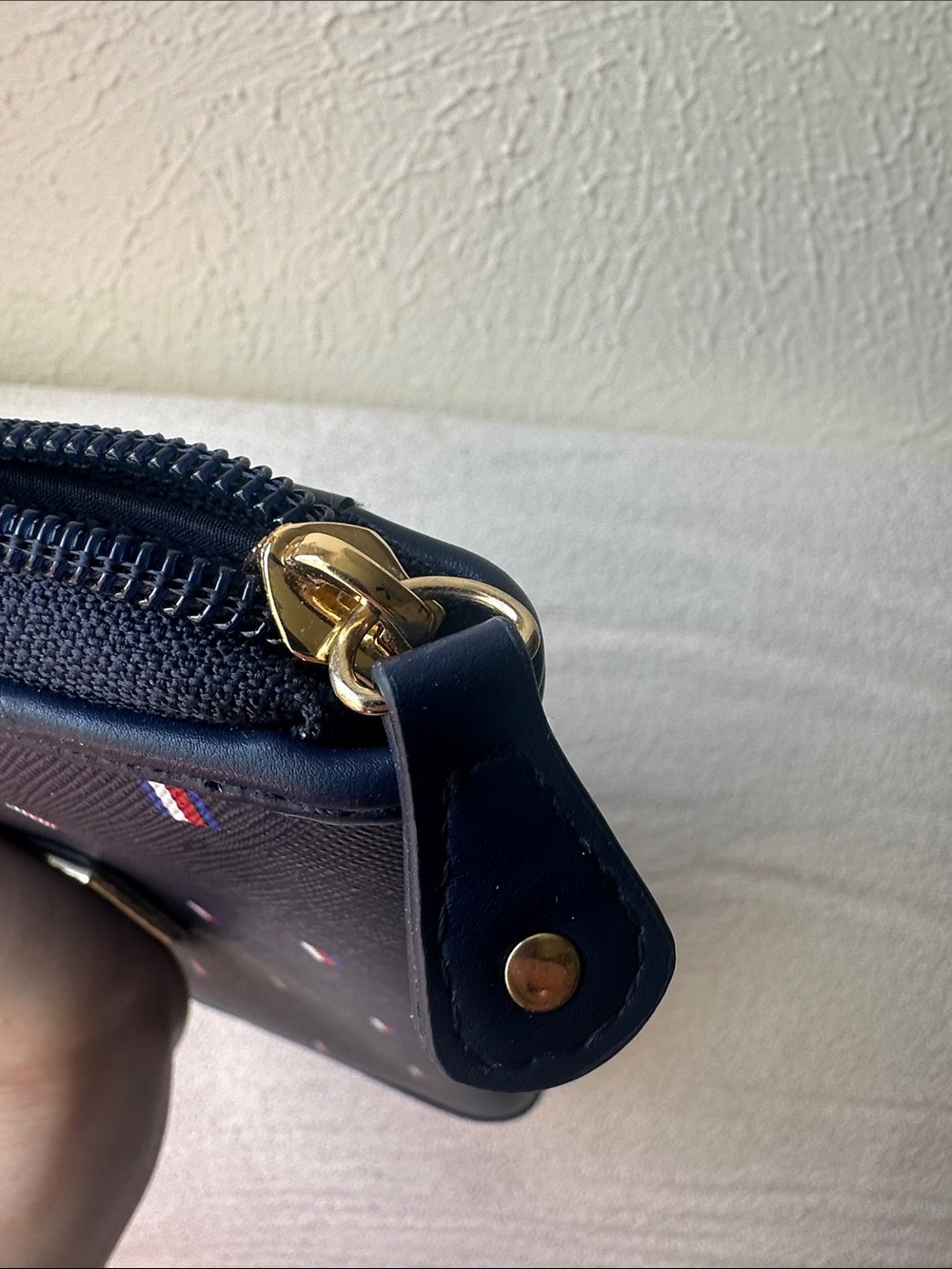 Tommy Hilfiger Navy Wallet with Red White Blue Flag Motif NWOT - Picture 5 of 5